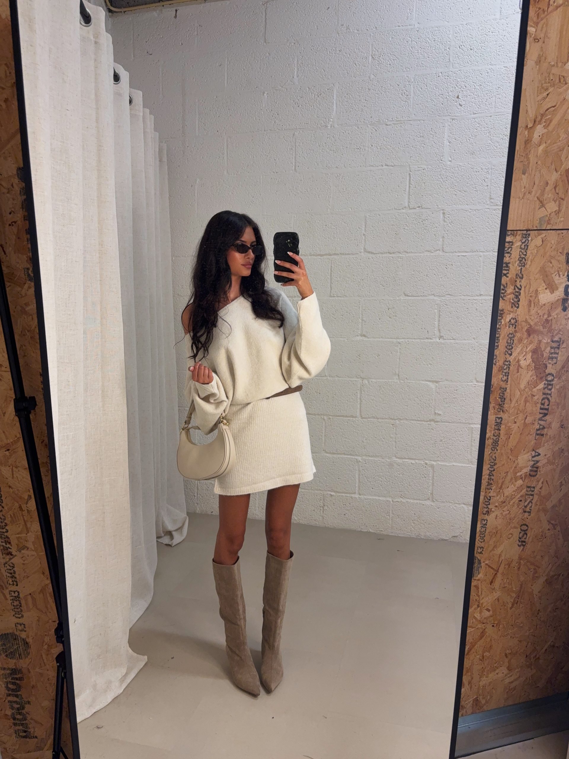 IMG_8724 Off shoulder sweater dress - Cream - Afbeelding 1